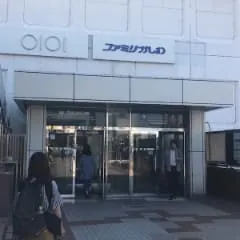 ファミリかしわの建物内に入ります。