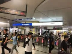 京成船橋駅東改札をでたら左へ。